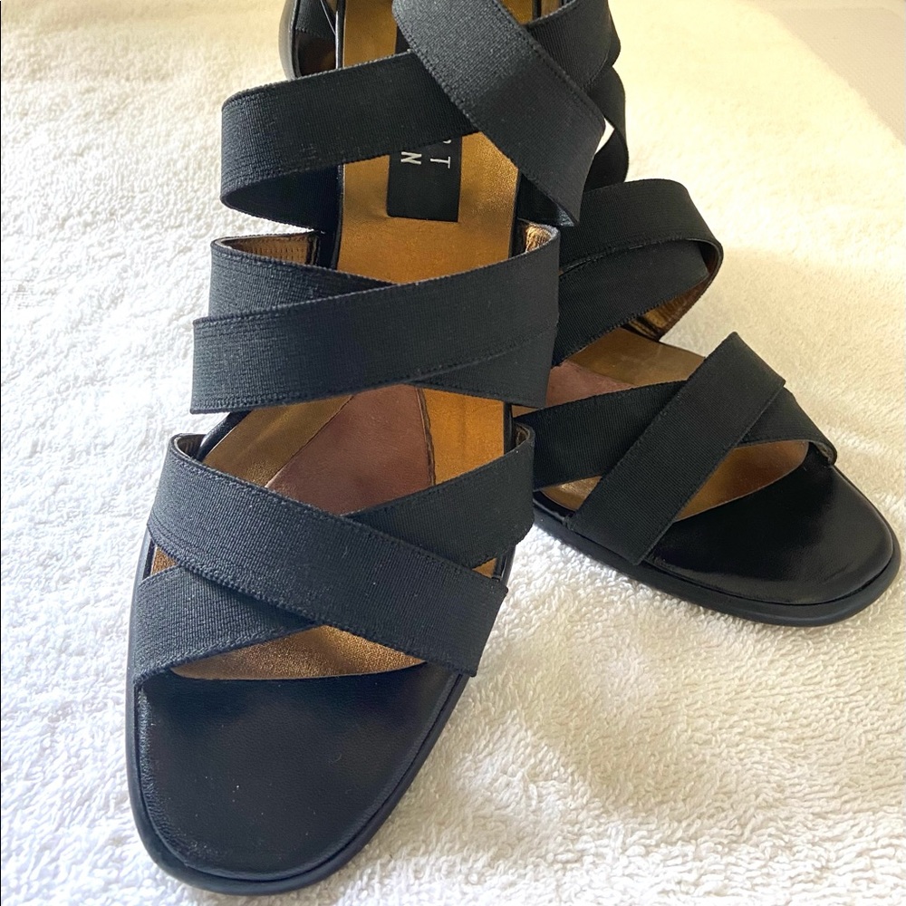 Vintage Stuart Weitzam black sandals